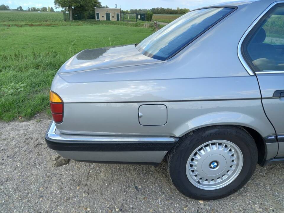 Bild 4/8 von BMW 735i (1987)