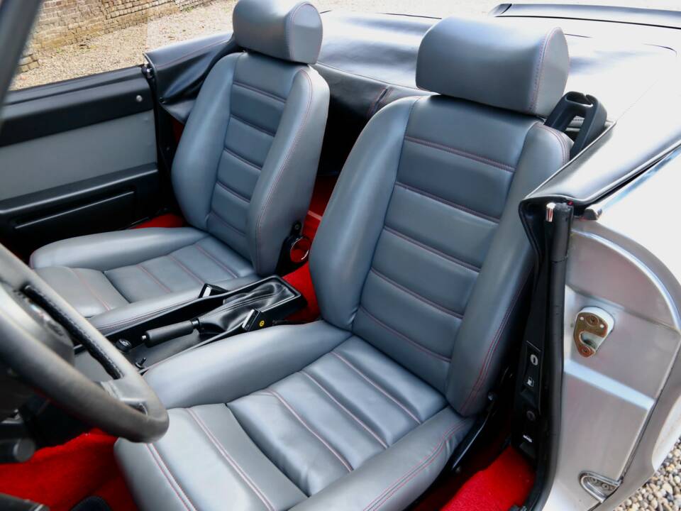 Immagine 18/50 di Alfa Romeo 2.0 Spider QV (1988)