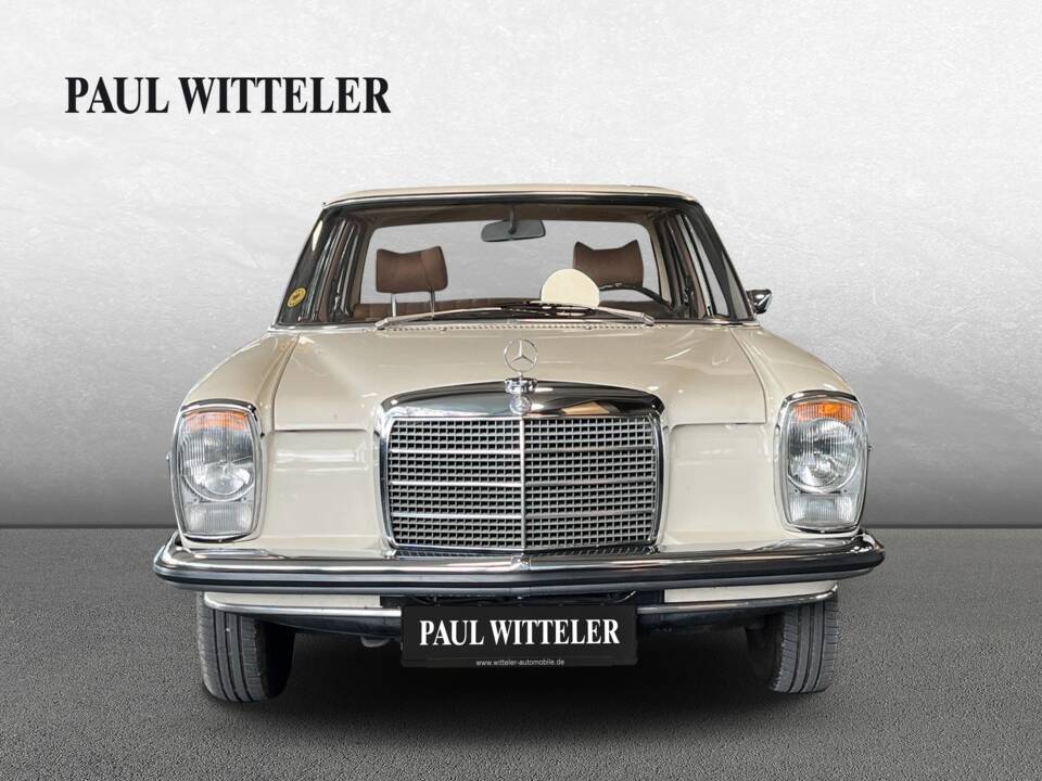 Image 2/21 of Mercedes-Benz 200 (1972)