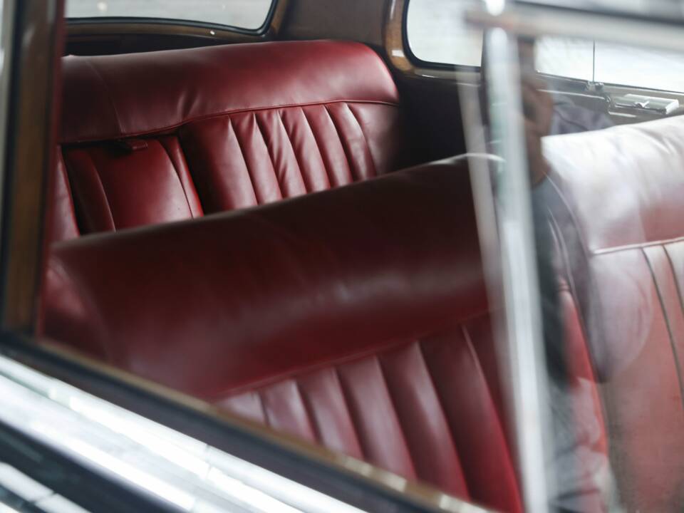 Image 31/50 de Mercedes-Benz 300 c (1956)
