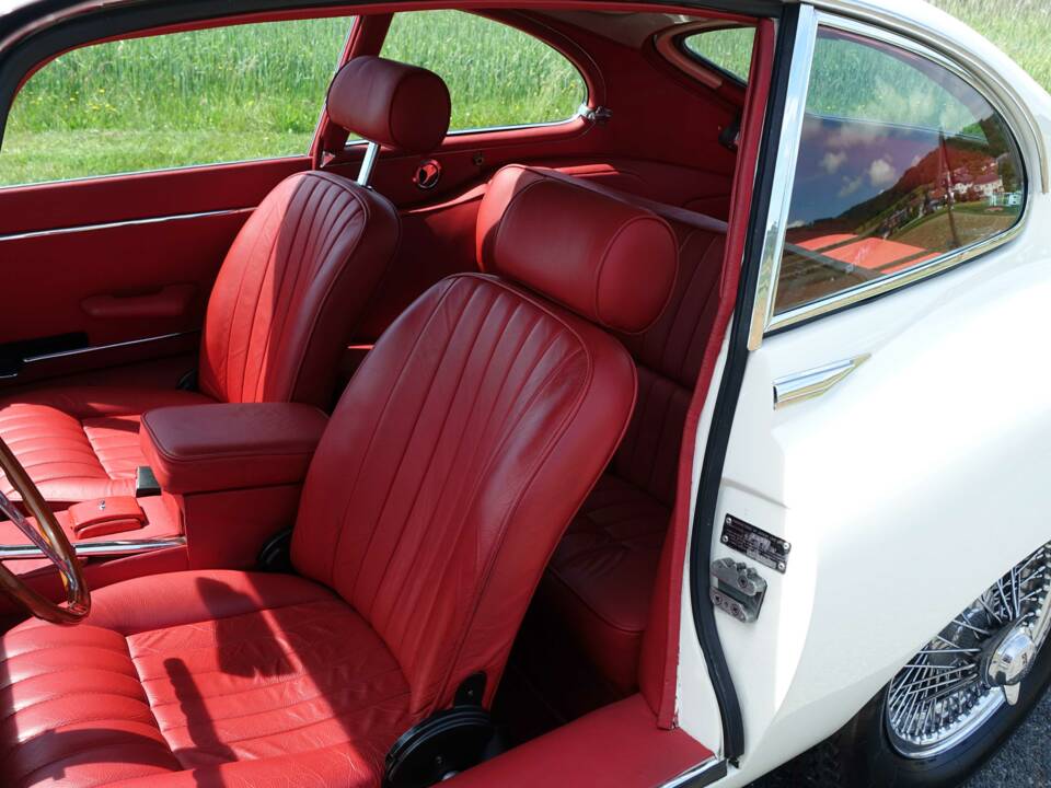 Image 2/39 de Jaguar XK-E (2+2) (1970)