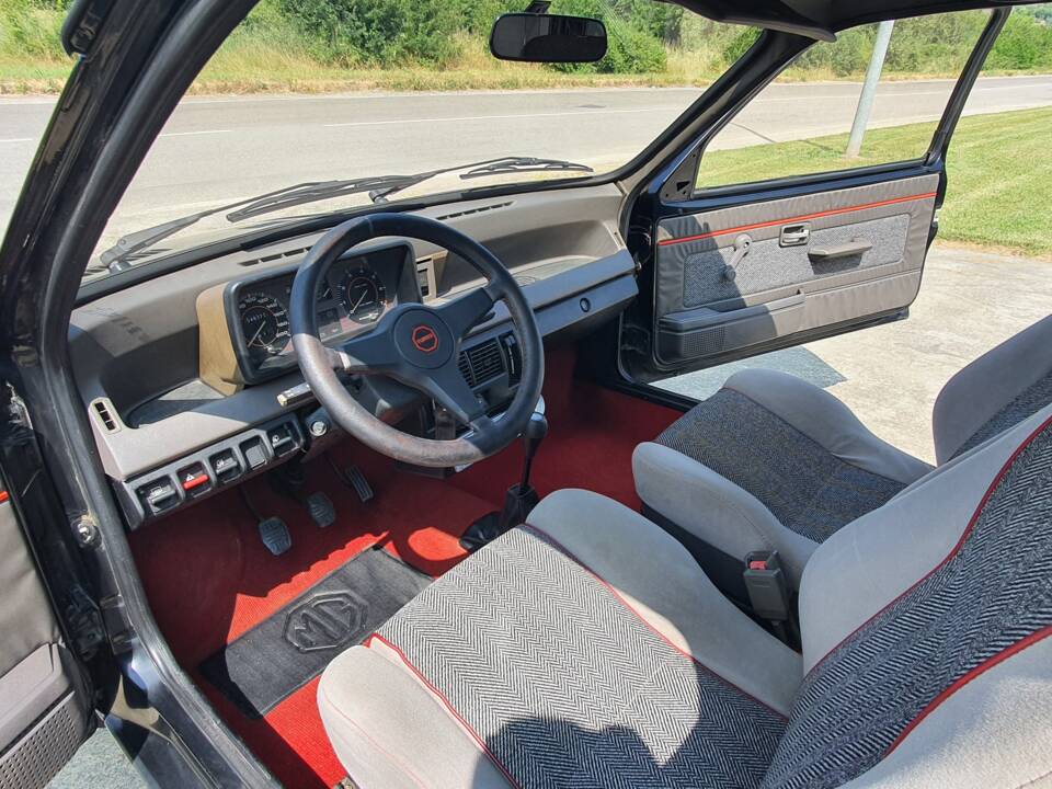 Image 21/34 de MG Metro Turbo (1984)
