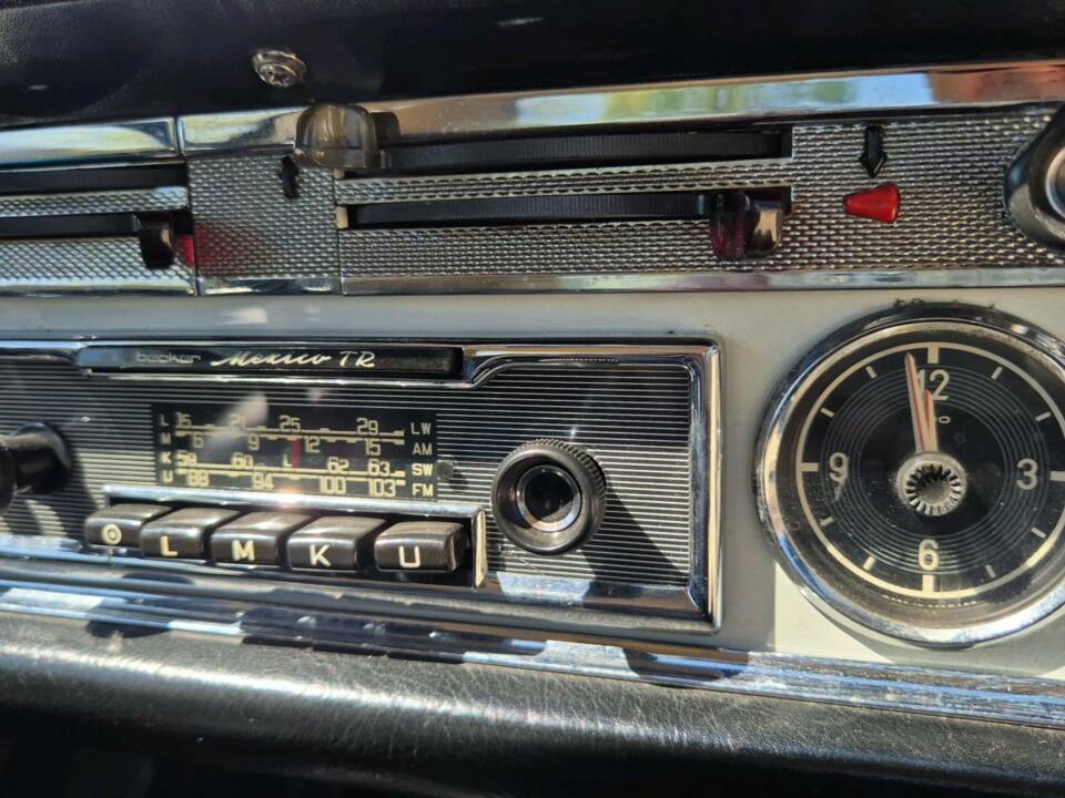 Image 38/62 of Mercedes-Benz 230 SL (1965)