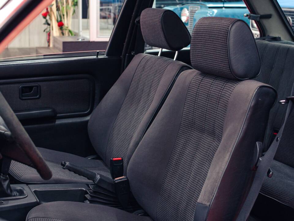 Image 18/38 of BMW 325i (1986)