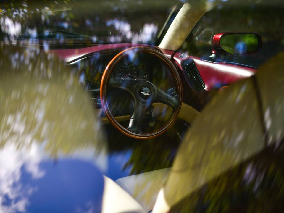 Obraz 28/50 pojazdu Aston Martin DB 7 (1997)