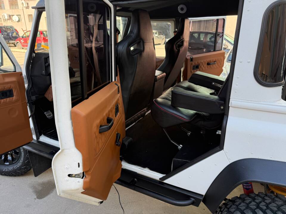 Afbeelding 2/73 van Land Rover Defender 110 (2005)