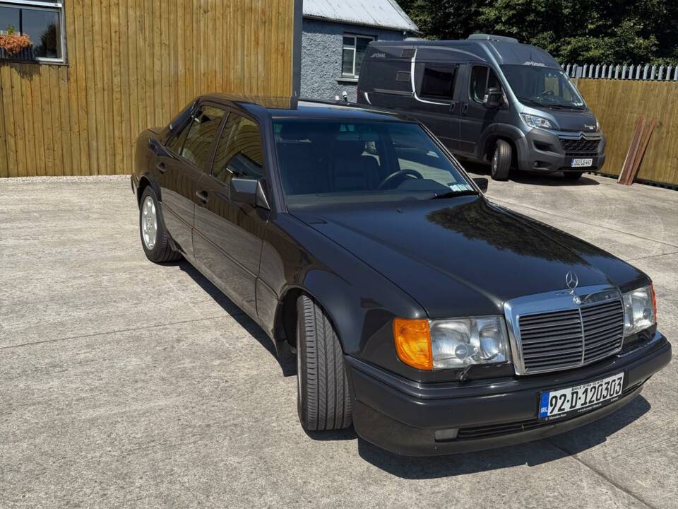 Image 10/23 of Mercedes-Benz 500 E (1992)