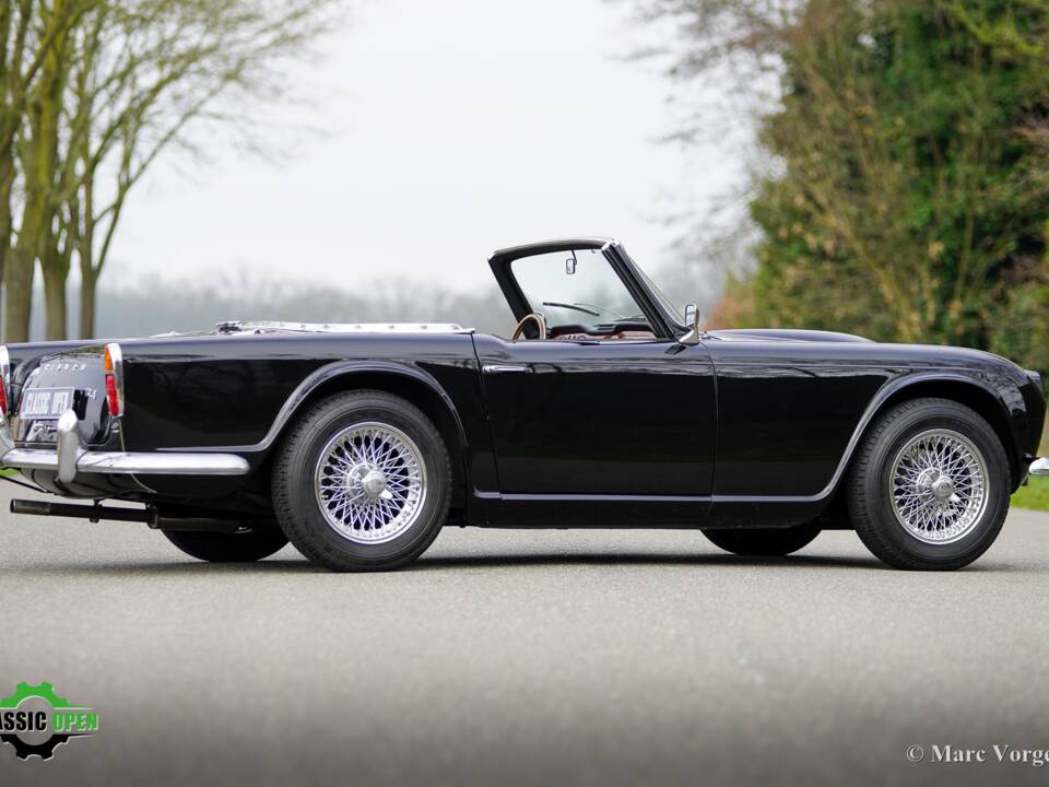 Image 21/37 of Triumph TR 4 (1965)