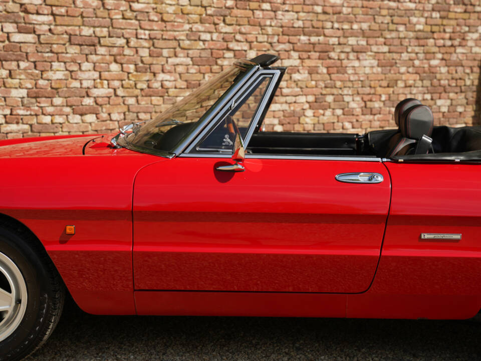 Image 14/50 of Alfa Romeo 2.0 Spider (1990)
