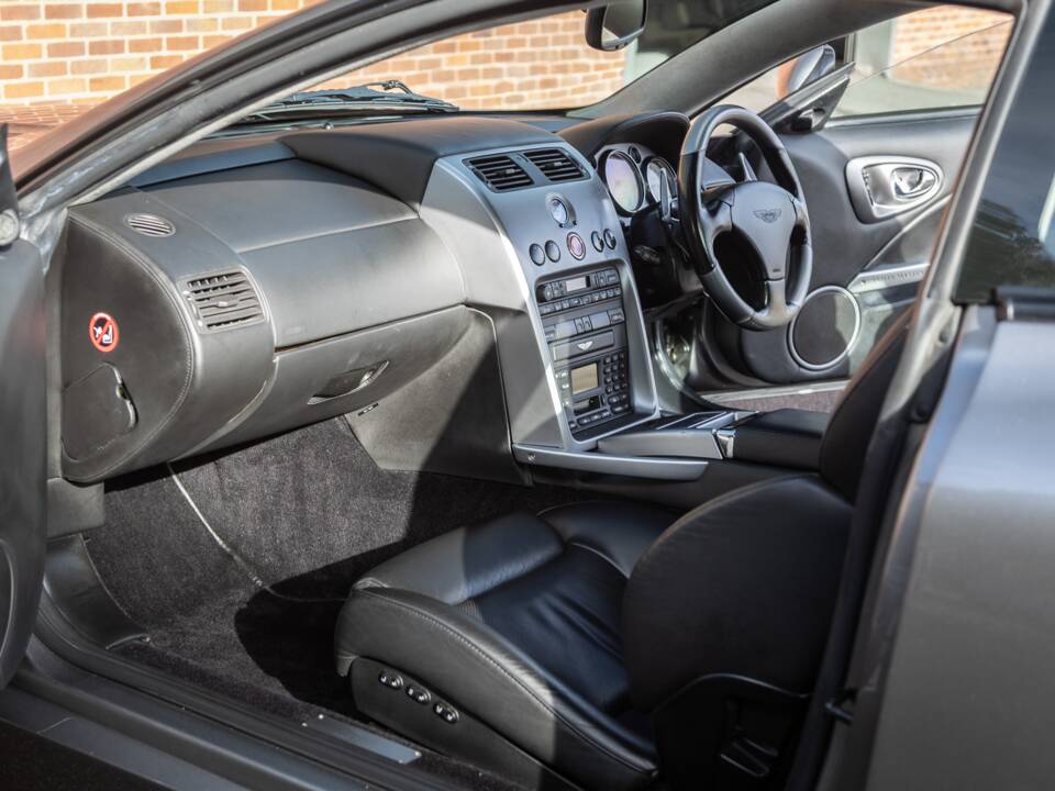 Image 23/30 of Aston Martin V12 Vanquish (2002)