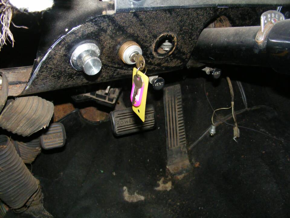 Image 54/56 of Buick 40 Special (1956)