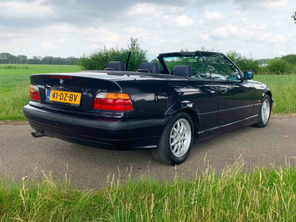 Image 3/5 of BMW 318i (1997)