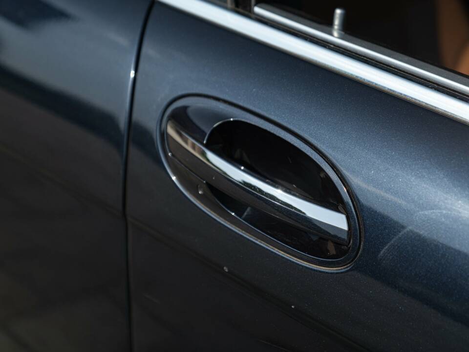 Image 17/50 of BMW 750iL (2001)