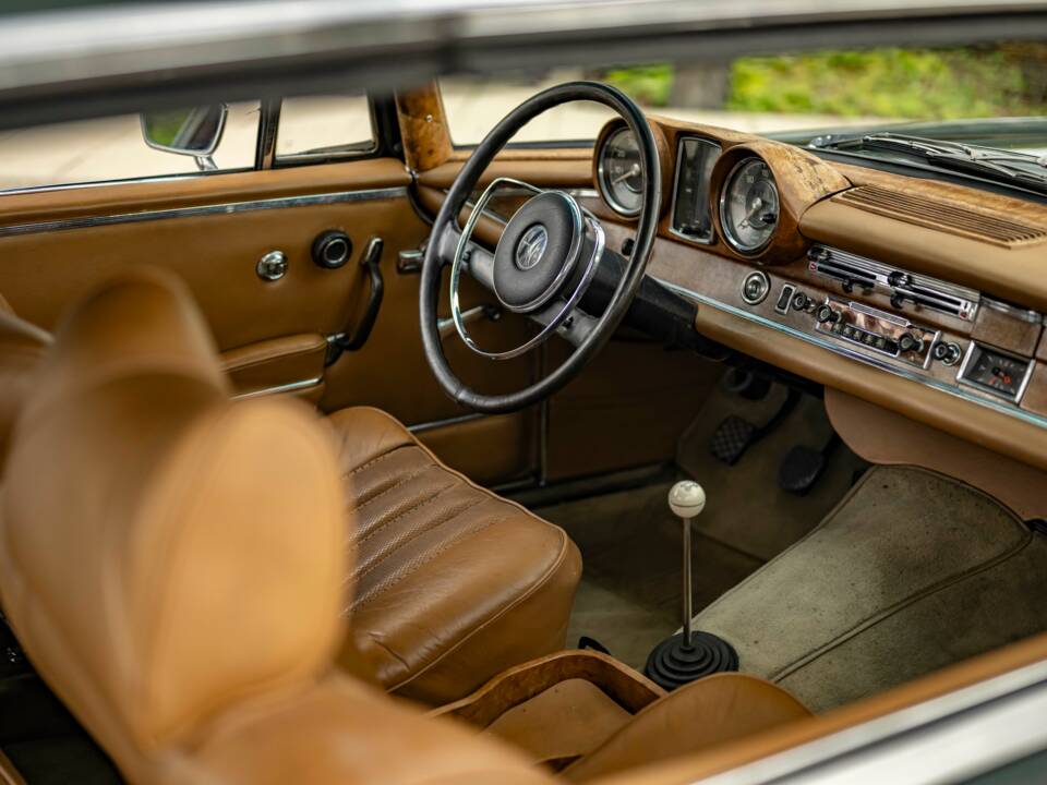 Obraz 7/10 pojazdu Mercedes-Benz 250 SE (1967)