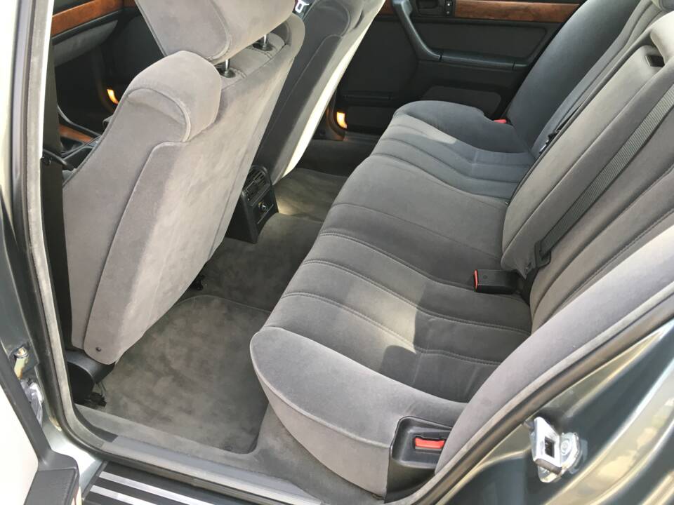 Image 14/22 of BMW 735i (1988)