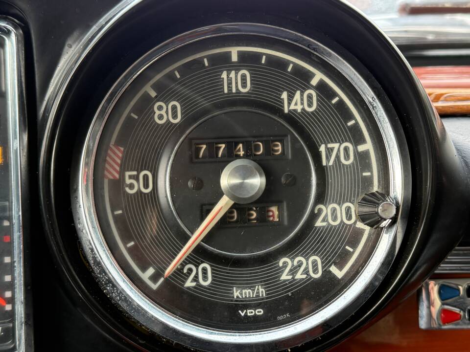 Bild 16/43 von Mercedes-Benz 250 SE (1966)
