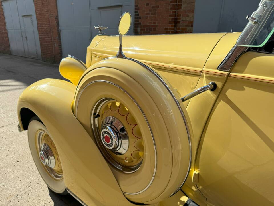 Image 11/75 of Packard One-Twenty (1936)