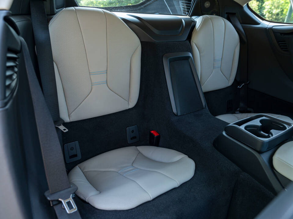 Image 30/33 of BMW i8 Coupé (2015)