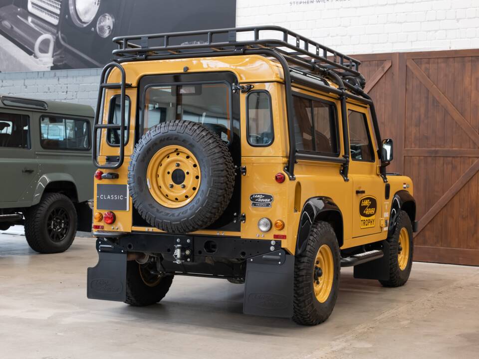 Image 11/47 of Land Rover Defender 90 Works V8 (2013)