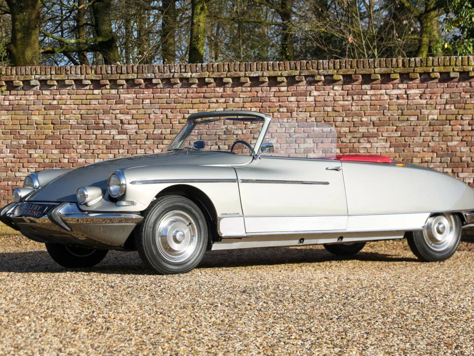 Image 35/50 of Citroën DS 21 Chapron (1963)