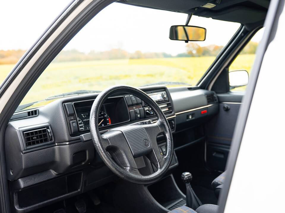 Image 18/48 de Volkswagen Golf Mk II GTi 16V 1.8 (1990)