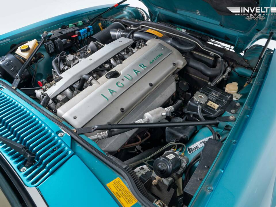 Afbeelding 22/24 van Jaguar XJS 4.0 Celebration (1996)
