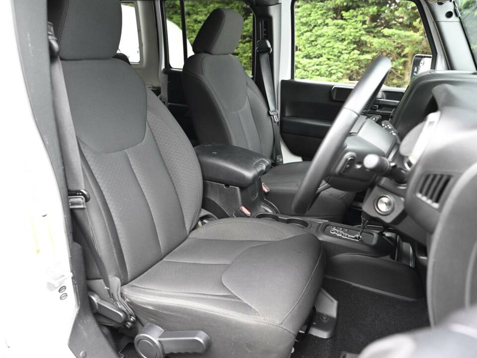 Imagen 24/50 de Jeep Wrangler 3.6 V6 (2015)