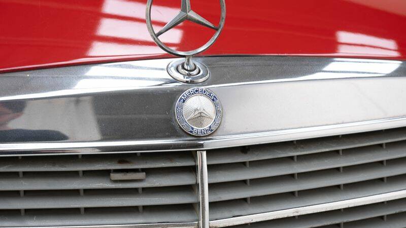 Image 13/15 of Mercedes-Benz 300 TD (1980)