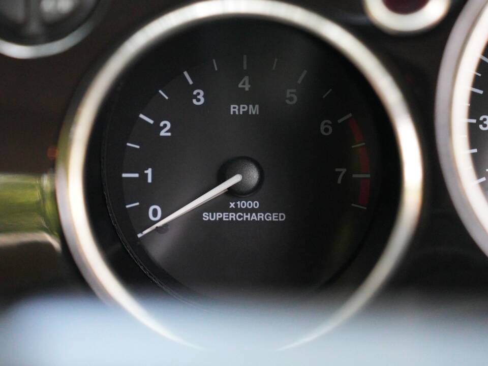 Image 46/50 of Jaguar XKR (1998)