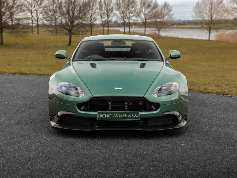 Image 34/65 de Aston Martin Vantage GT8 (2017)