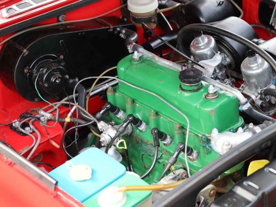 Image 29/50 of MG MGB GT (1974)