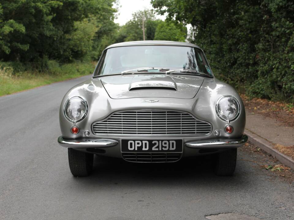 Imagen 2/18 de Aston Martin DB 6 (1966)
