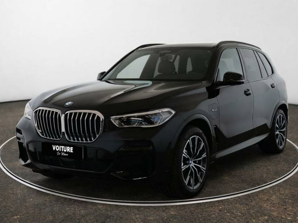 Image 1/9 of BMW X5 xDrive45e (2022)