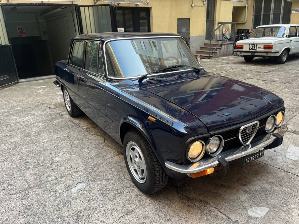 Image 2/11 of Alfa Romeo Giulia Nuova Super 1300 (1977)