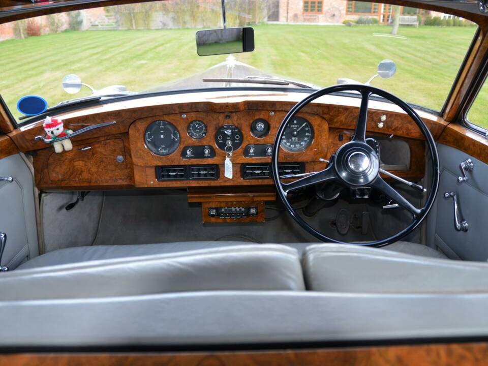 Image 24/50 of Rolls-Royce Silver Cloud II (1961)