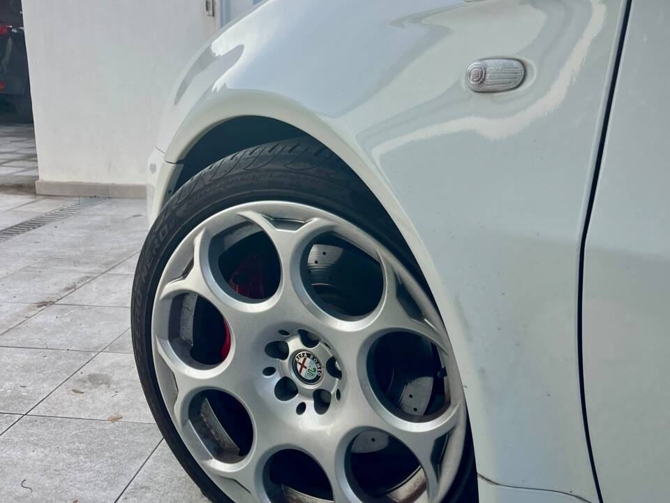 Imagen 5/9 de Alfa Romeo 147 3.2 GTA (2004)