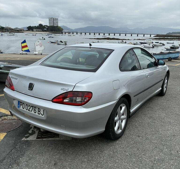 Imagen 5/8 de Peugeot 406 Coupé 3.0 V6 (1998)