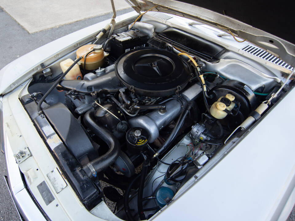 Imagen 24/39 de Mercedes-Benz 350 SLC (1972)