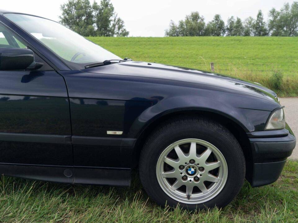Bild 38/40 von BMW 316i (1998)