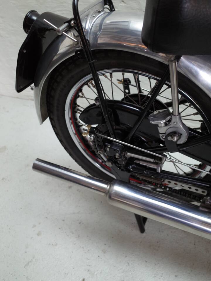 Image 17/30 of Vincent Rapide C (1951)