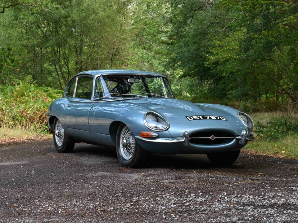 Image 8/50 of Jaguar E-Type (2+2) (1966)