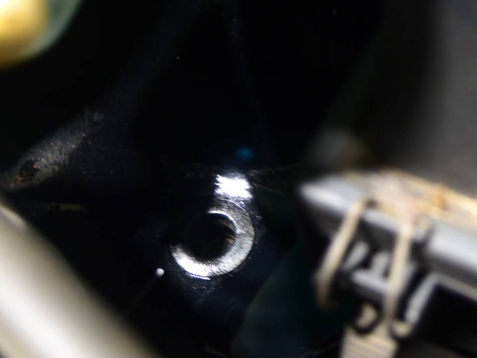 Image 73/83 de Mercedes-Benz E 220 (1996)