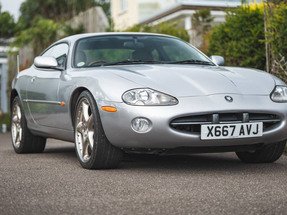 Imagen 42/50 de Jaguar XK8 4.0 (2000)