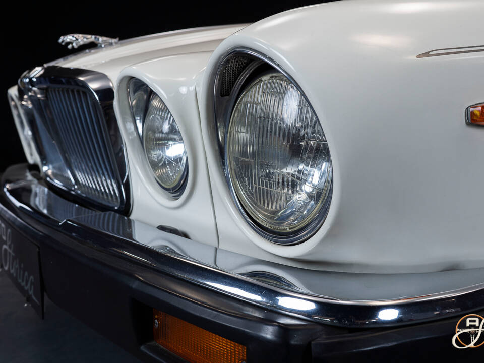 Image 17/22 of Jaguar XJ 12 (1986)