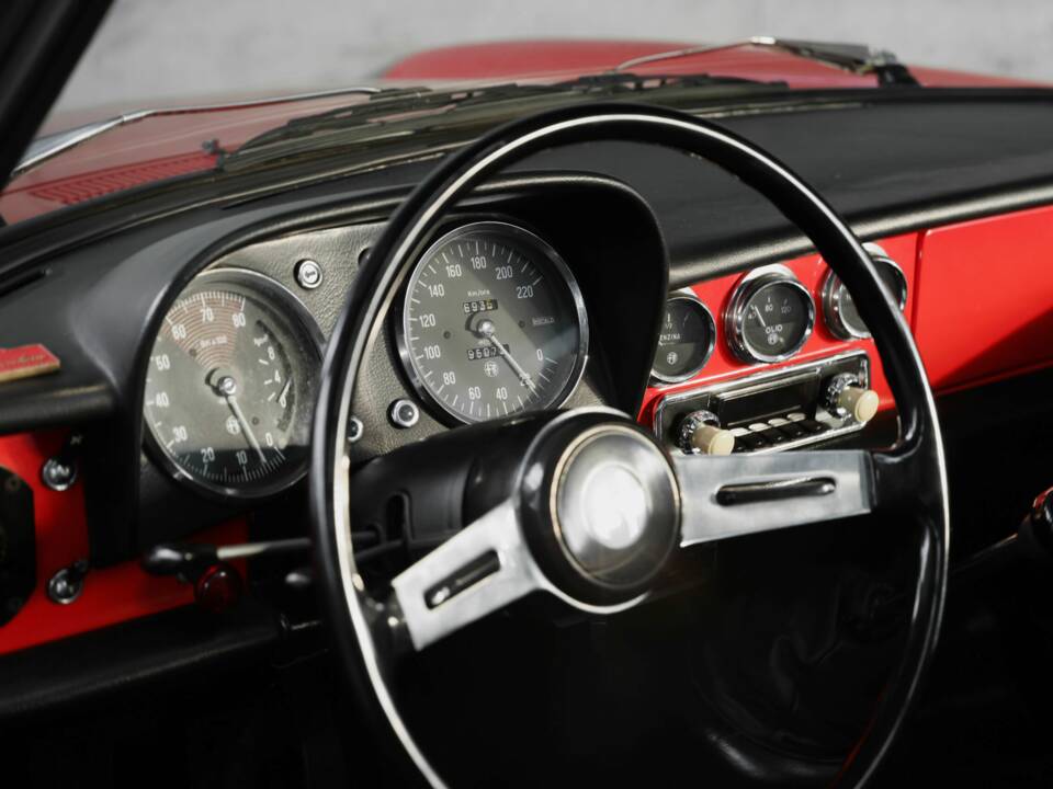Immagine 19/47 di Alfa Romeo 1300 Spider Junior (1969)