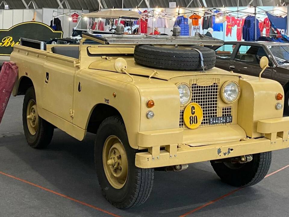 Image 2/49 of Land Rover 88 (1964)