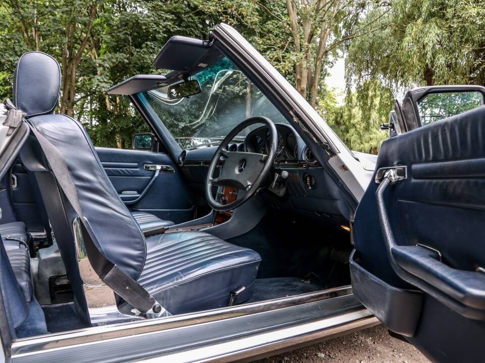 Image 14/43 of Mercedes-Benz 300 SL (1989)