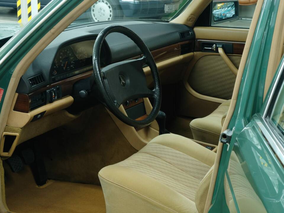 Bild 44/50 von Mercedes-Benz 260 SE (1990)