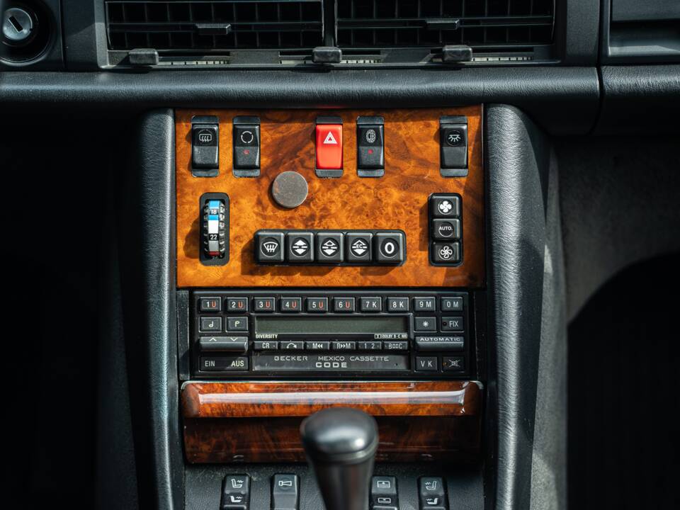Image 34/91 of Mercedes-Benz 560 SEL (1990)