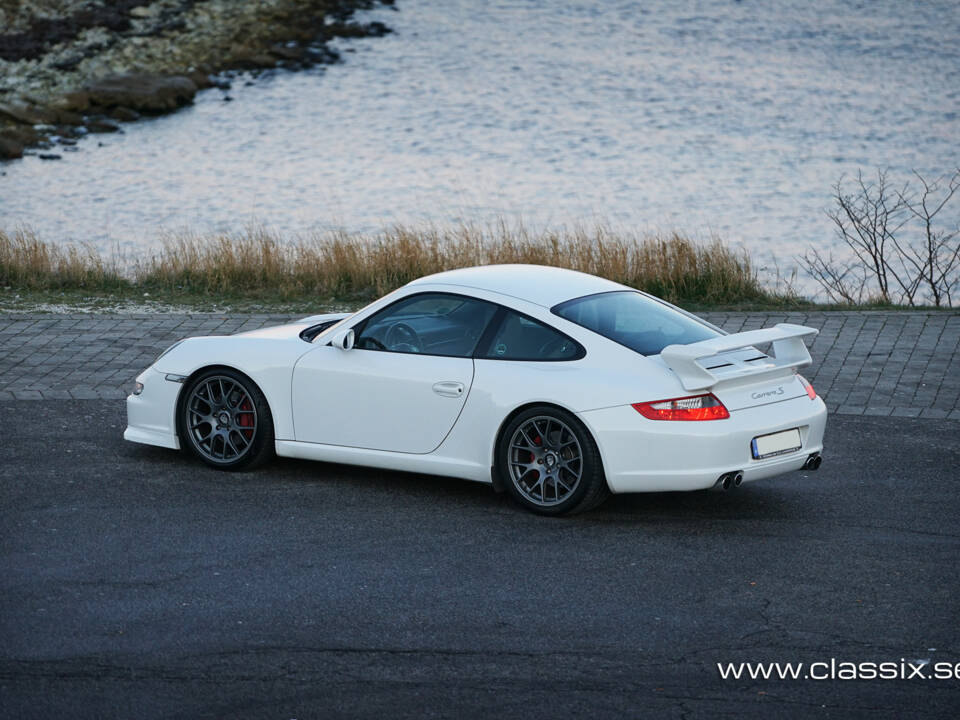 Image 14/25 de Porsche 911 Carrera S (2005)